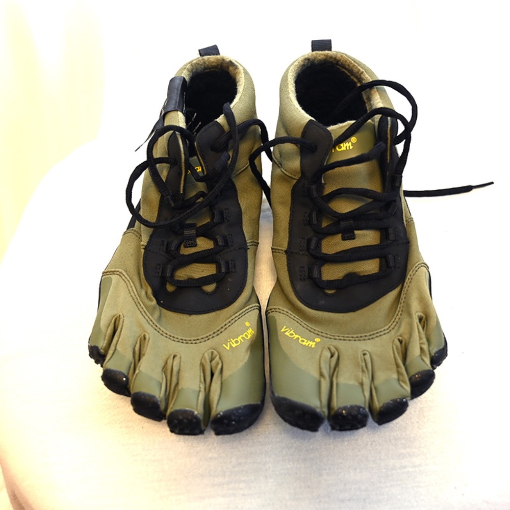 NEW Vibram 5 Fingers V-Trek Insulated NIB with tags